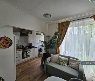 1 bedroom in a house share to rent - Photo 6