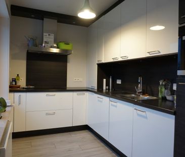 Appartement met kleine garageruimte/berging en 2 open staanplaatsen - Foto 3