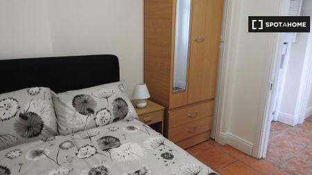 3-bedroom apartment for rent in East Wall, Dublin - Photo 5