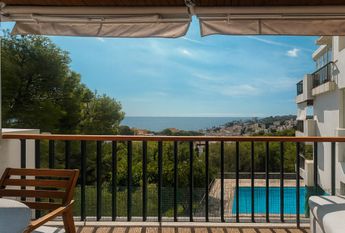 Elegante apartamento con terraza, piscina, vistas al mar, parking, 3 dormitorios. San Agustin, Palma.