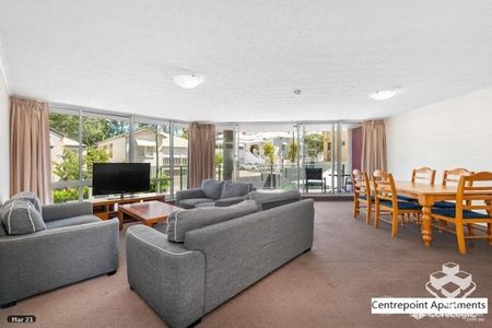 Spacious 3-Bedroom Apartment in Prime Location - Photo 2