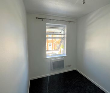 2 bedroom semi-detached house to rent - Photo 6