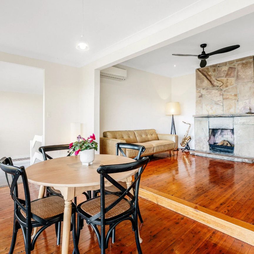 Character & Charm with Breathtaking Water Views Available from 17 January, 2026 - Photo 1