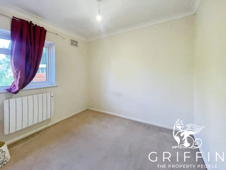 Salisbury Road, Grays, RM17 - Photo 2