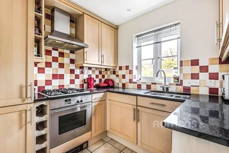 Bishops Court, 30 New Road, Ascot, SL5 - Photo 2