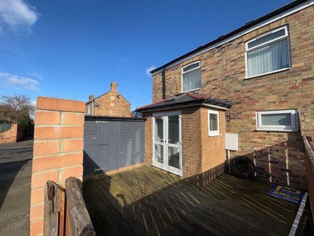 2 bed terraced house to rent in NE63 - Photo 2