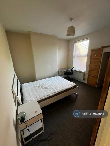 3 bedroom terraced house to rent - Photo 5