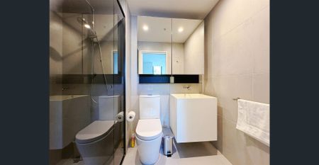 Stylish & Spacious | Prime South Yarra Location Next to Chapel Street! - Photo 4