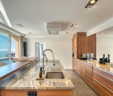 VILLA EZE RÉNOVÉE 323 M2, 5 CHAMBRES. - Photo 1