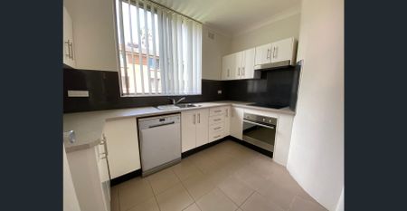 MODERN COMFORT, POOLSIDE LIFESTYLE! - Photo 5