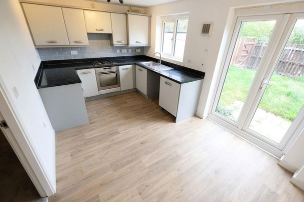 3 bedroom end of terrace house to rent - Photo 1