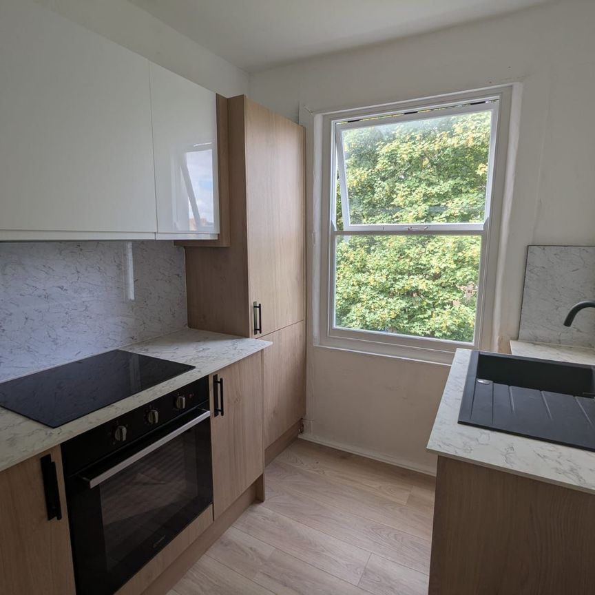 A Newly Refurbished Two Bedroom Apartment - Photo 1