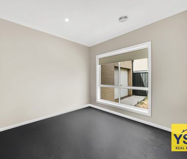 🏡 Modern Family Living in a Prime Tarneit Location - Photo 3