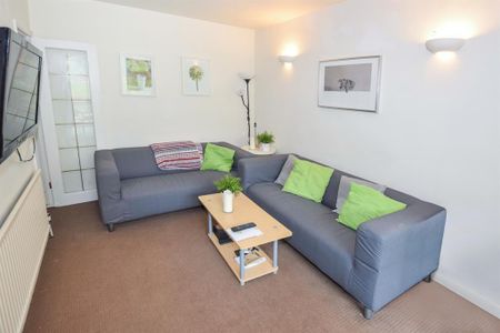 1 bedroom in a house share to rent - Photo 2