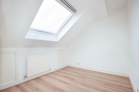 5 Bedroom House - Photo 4