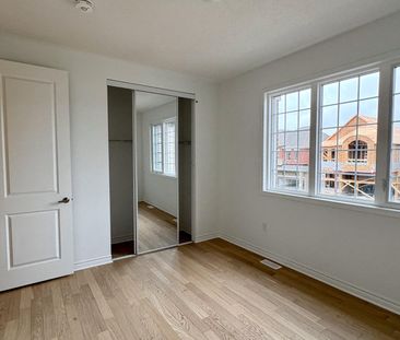 For Lease - 32 Foxley Heights, Barrie, Ontario - Photo 4