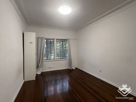 Spacious 4 bed+study house walking to UQ - Photo 2