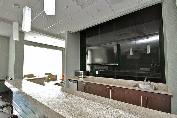 For Lease - 215 Queen Street Unit# 208, Brampton, Ontario - Photo 1