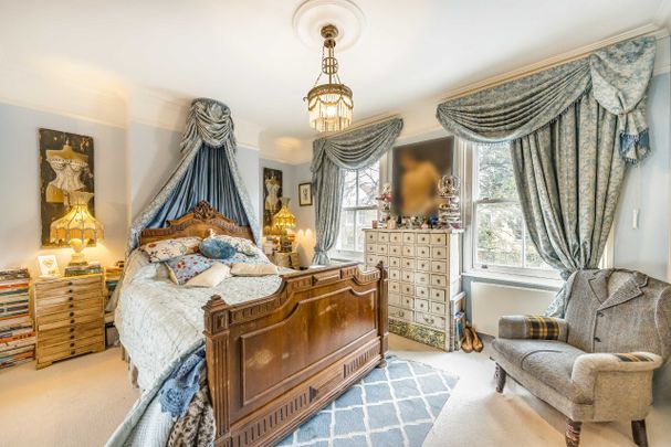 Grove Road, Barnes, SW13, London - Photo 1