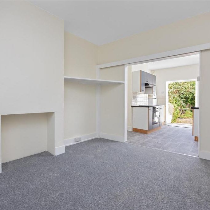 4 bedroom terraced house to rent - Photo 1