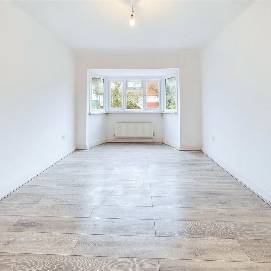 River Way, Twickenham, TW2 - Photo 1