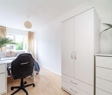 Danebury Avenue, Roehampton, London, SW15 - Photo 3