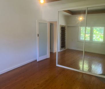 Spacious Home with Rear Studio - Photo 3