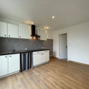 Location Maison 1 pièce 35m² LE MAY SUR EVRE 49122 - Photo 2
