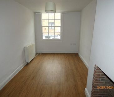 1 bedroom mews to rent - Photo 1