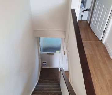 2 Bed Flat, Taranto Road, SO16 - Photo 2