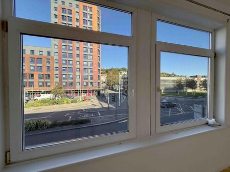 2 bedroom flat to rent - Photo 2