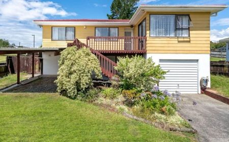 Charming 3BR Ranui Home - Sunset & Big backyard - Photo 2
