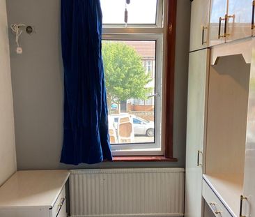 Room in a Shared Flat, Whitmore Gardens, NW10 - Photo 3