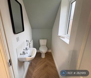 3 bedroom semi-detached house to rent - Photo 5