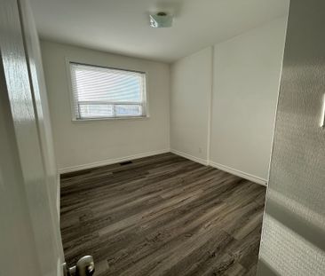 For Lease - 25 Gentry Crescent Unit# Main, Richmond Hill, Ontario - Photo 2
