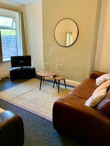 4 Bed Terraced House, Richmond Road, M14 - Photo 2