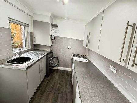 2 bedroom end of terrace house to rent - Photo 5
