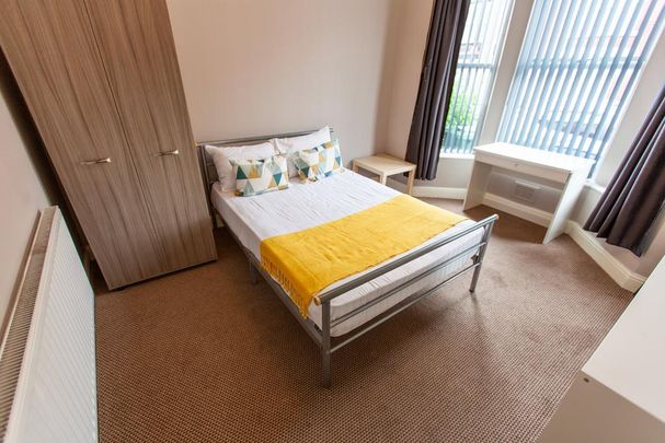 4 bedroom terraced house to rent - Photo 1