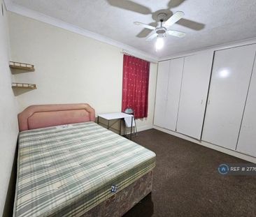 4 bedroom terraced house to rent - Photo 4