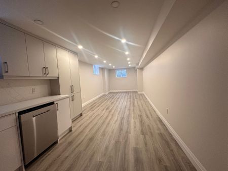 For Lease - 2036 Grosvenor Street Unit# lower, Oakville, Ontario - Photo 4