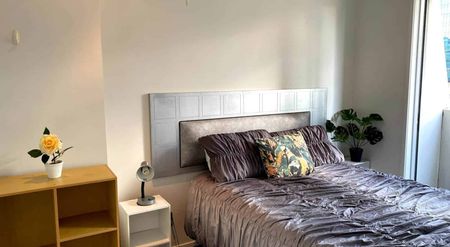 FURNISHED One Bedroom in the Harbour Oaks on L... - Photo 2