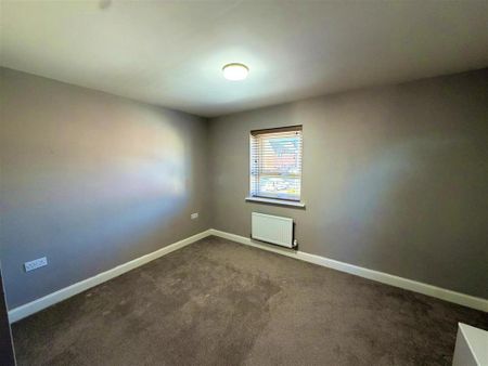 4 bedroom detached house to rent - Photo 2