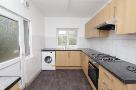 2 bedroom end of terrace house to rent - Photo 5