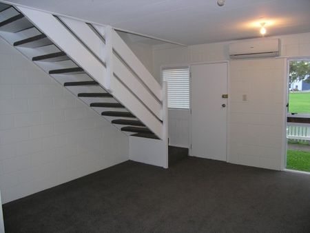 Tidy 2 bedroom unit - Photo 3