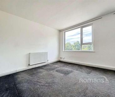Ribble Place, Farnborough, GU14 - Photo 4