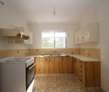 QUIET LOCATION - 3 BEDROOM HIGHSET - Photo 3