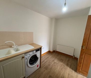 2 bedroom end of terrace house to rent - Photo 5