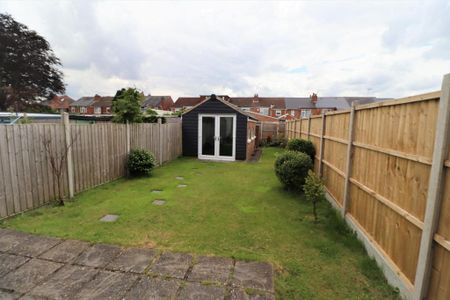 4 bedroom terraced house to rent - Photo 3