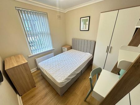 4 bedroom terraced house to rent - Photo 5