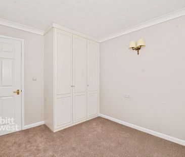1 bedroom retirement property to rent - Photo 2